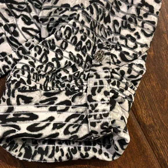 Rebecca Malone Black and White Animal Print Blouse size small - Picture 3 of 8